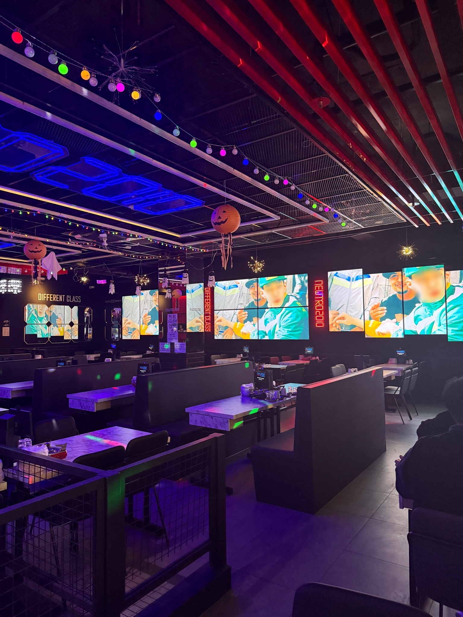 뉴트로 2010 방이점 - 테이블링